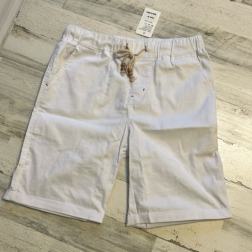 NWT.  Medium. Linen/cotton shorts